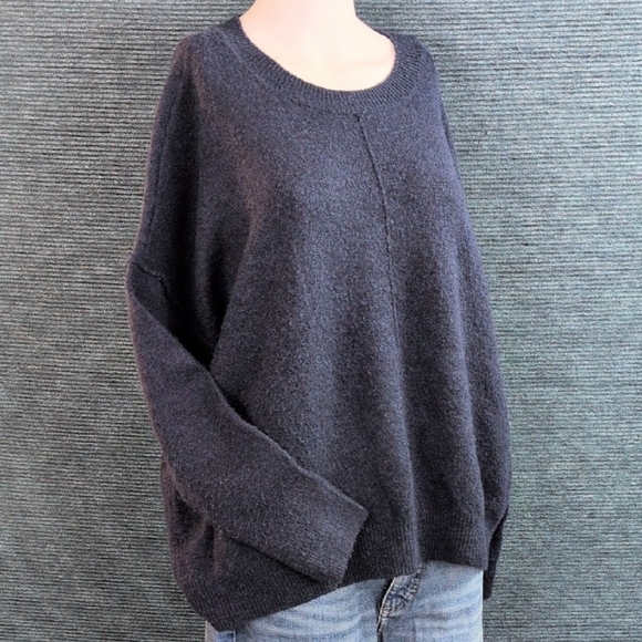 Vince Camuto Center Seam Extended Shoulder Ribbed Trim Sweater - Picture 3 of 9